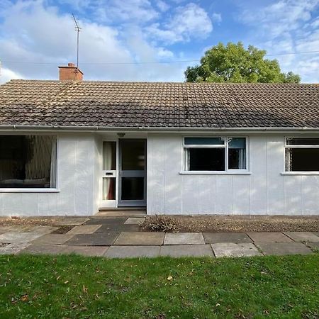Cheerful 3 Bedroom Bungalow With Indoor Fire Place Gloucester Eksteriør bilde