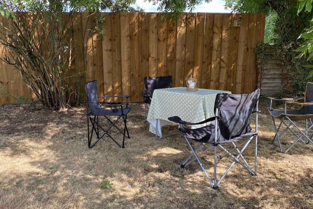 Cheerful 3 Bedroom Bungalow With Indoor Fire Place Gloucester Eksteriør bilde