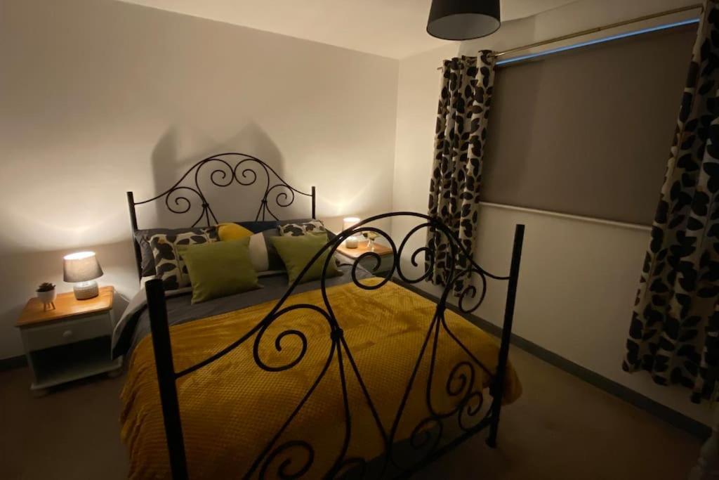 Cheerful 3 Bedroom Bungalow With Indoor Fire Place Gloucester Eksteriør bilde
