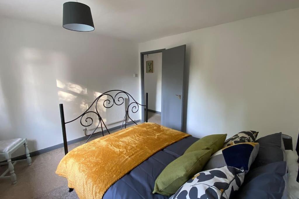 Cheerful 3 Bedroom Bungalow With Indoor Fire Place Gloucester Eksteriør bilde