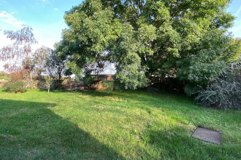 Cheerful 3 Bedroom Bungalow With Indoor Fire Place Gloucester Eksteriør bilde