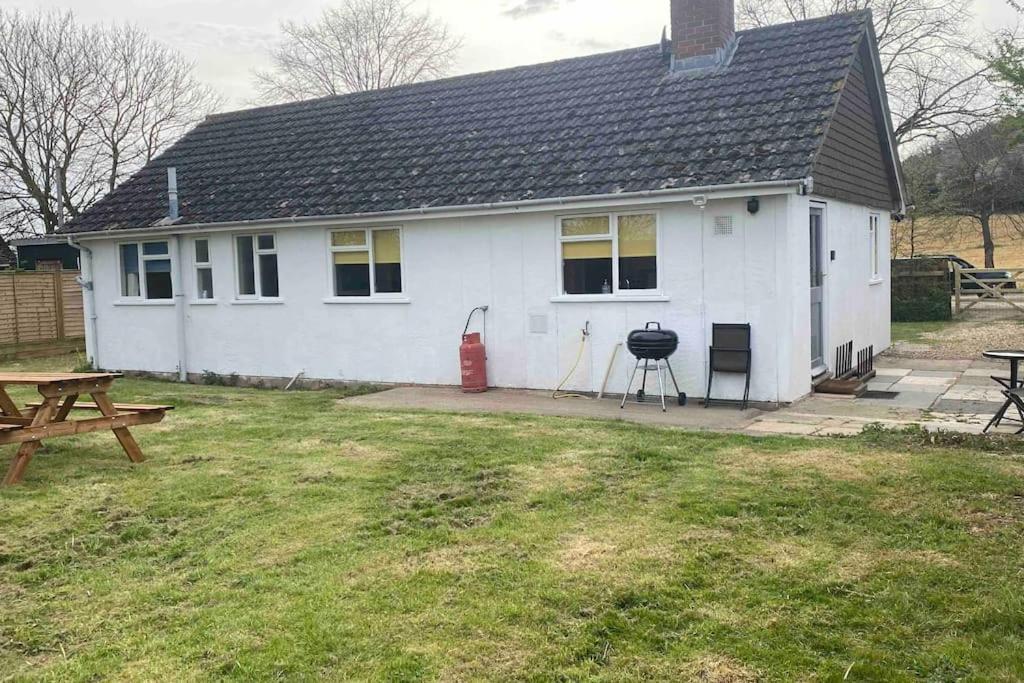 Cheerful 3 Bedroom Bungalow With Indoor Fire Place Gloucester Eksteriør bilde